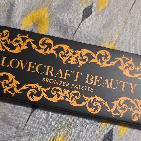 Lovecraft Beauty Bronzer Palette - Black and Gold - Picture 3 of 5